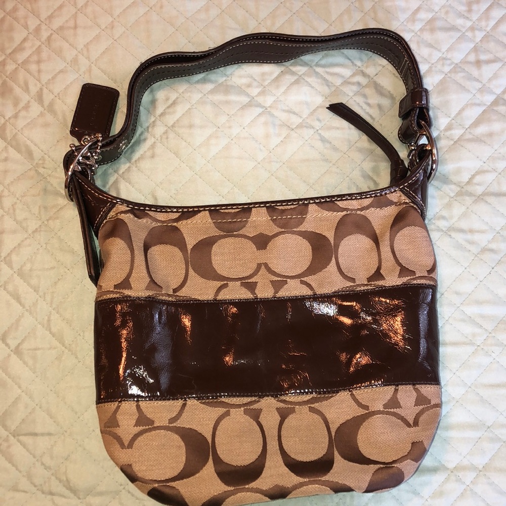 EUC. Signature Coach shoulder/crossbody bag